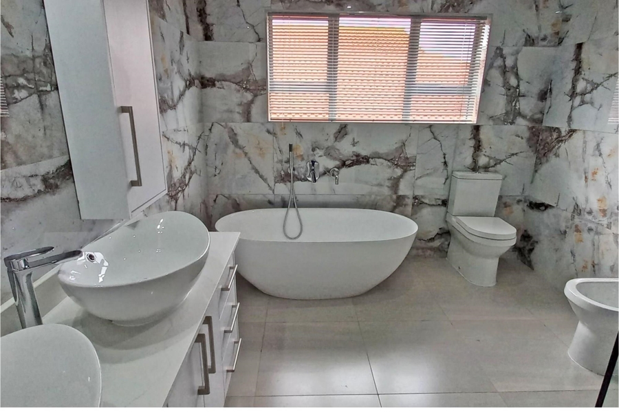 4 Bedroom Property for Sale in Monte Christo Western Cape